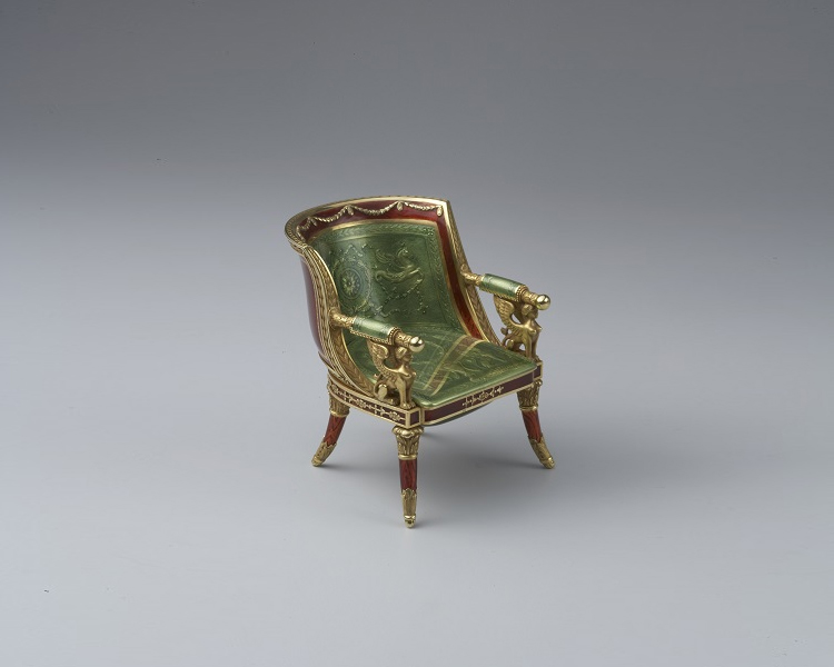 Бонбоньерка в форме кресла, Objets de fantaisie, мастер генрик Вигстрем, фирма К. Фаберже